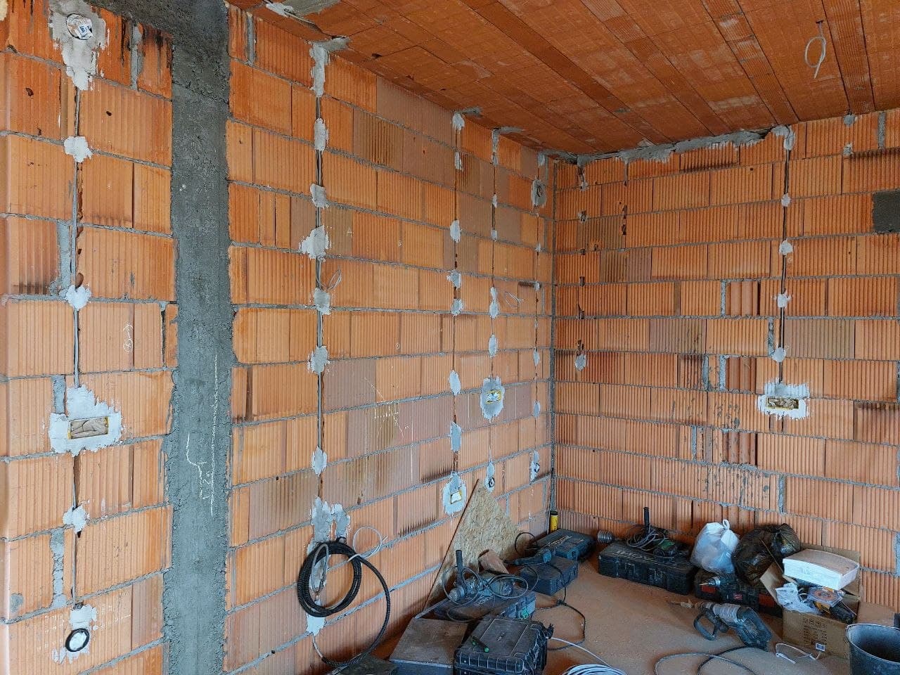 Elektro instalacije u zidovima, Ruma